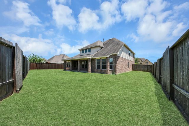 12119 Sandstone Circle, Mont Belvieu, TX 77535