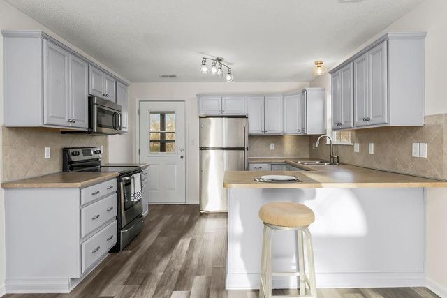 12628 E 48TH Street, Independence, MO 64055