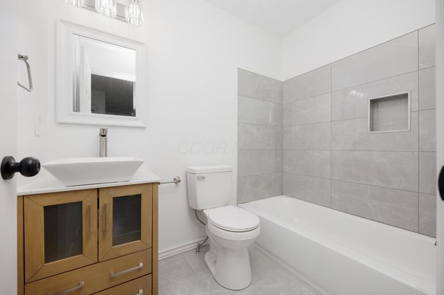 675 Preston Trails Drive, Pickerington, OH 43147