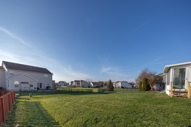 675 Preston Trails Drive, Pickerington, OH 43147