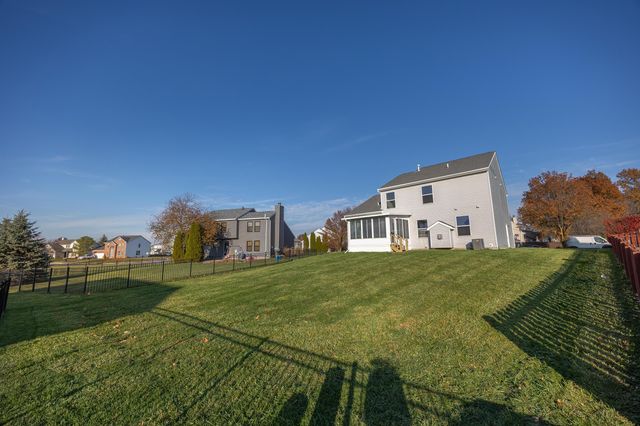 675 Preston Trails Drive, Pickerington, OH 43147