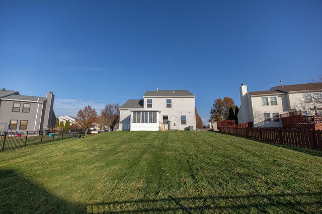 675 Preston Trails Drive, Pickerington, OH 43147