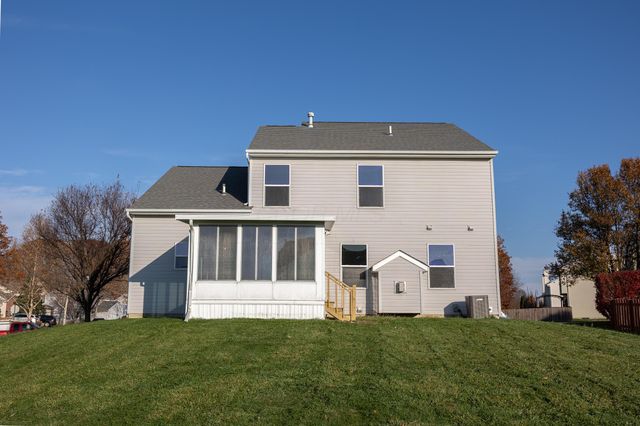 675 Preston Trails Drive, Pickerington, OH 43147