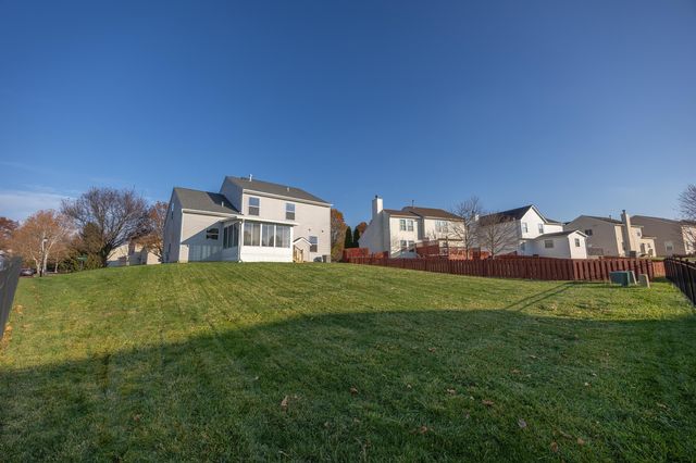 675 Preston Trails Drive, Pickerington, OH 43147