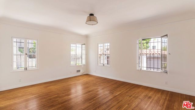 1063 S Genesee Avenue, Los Angeles, CA 90019