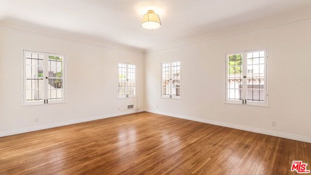 1063 S Genesee Avenue, Los Angeles, CA 90019
