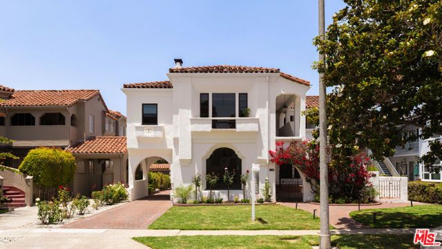 1063 S Genesee Avenue, Los Angeles, CA 90019