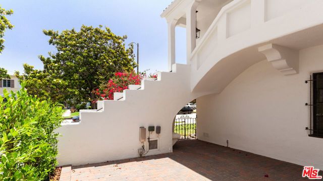 1063 S Genesee Avenue, Los Angeles, CA 90019