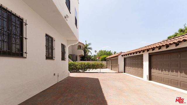1063 S Genesee Avenue, Los Angeles, CA 90019