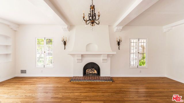 1063 S Genesee Avenue, Los Angeles, CA 90019