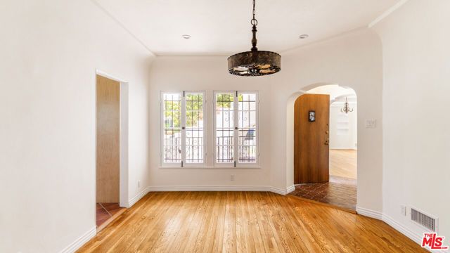 1063 S Genesee Avenue, Los Angeles, CA 90019