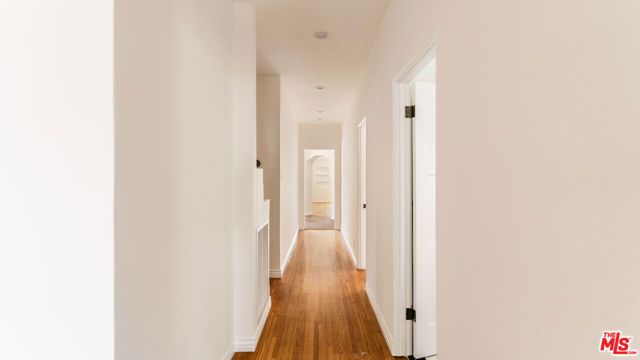1063 S Genesee Avenue, Los Angeles, CA 90019