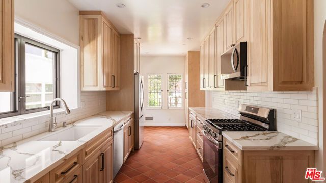 1063 S Genesee Avenue, Los Angeles, CA 90019