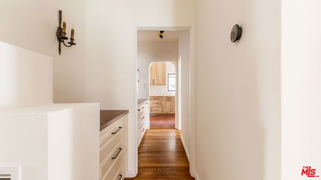 1063 S Genesee Avenue, Los Angeles, CA 90019