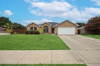 1611 Summertree Lane, Grand Prairie, TX 75052