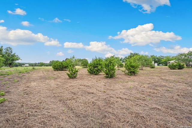 128 RIO GRANDE DR, Blanco, TX 78606