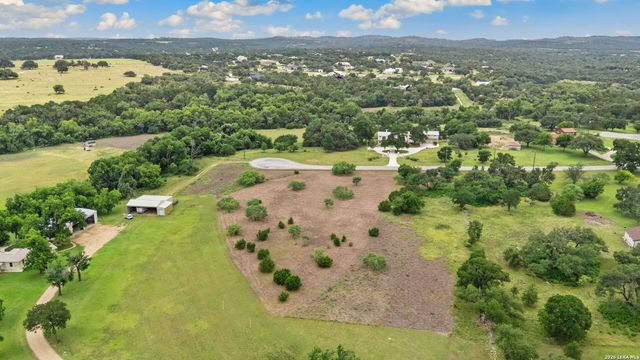 128 RIO GRANDE DR, Blanco, TX 78606