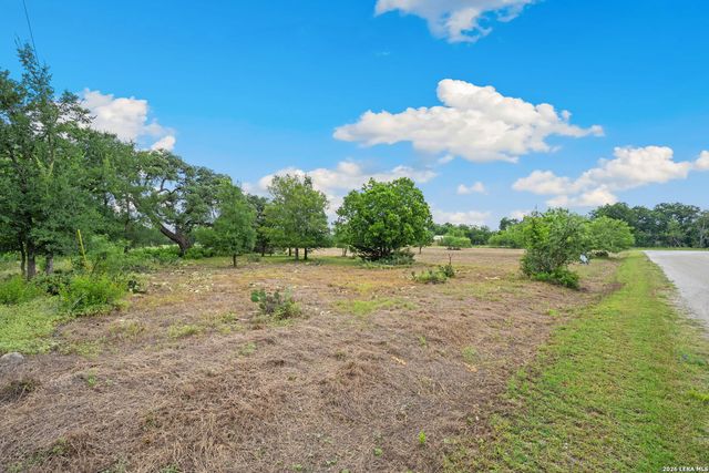 128 RIO GRANDE DR, Blanco, TX 78606
