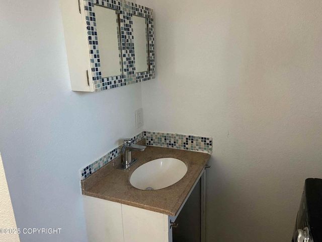 203 N Hoyt Street, Anchorage, AK 99508