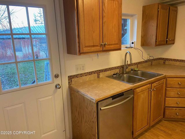 203 N Hoyt Street, Anchorage, AK 99508