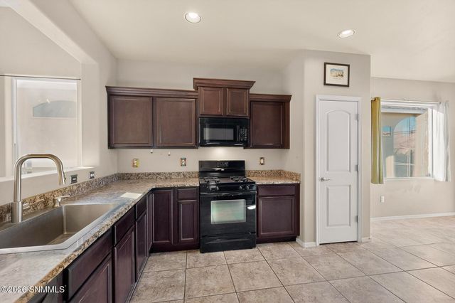 7512 Vista De Oeste Place, Las Cruces, NM 88012