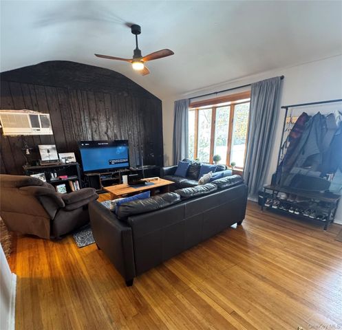 164 N Pine Street, Massapequa, NY 11758