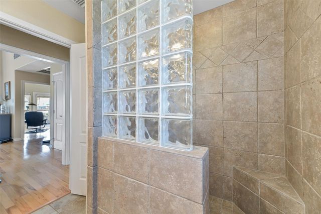 1239 Oahu Drive, Tiki Island, TX 77554