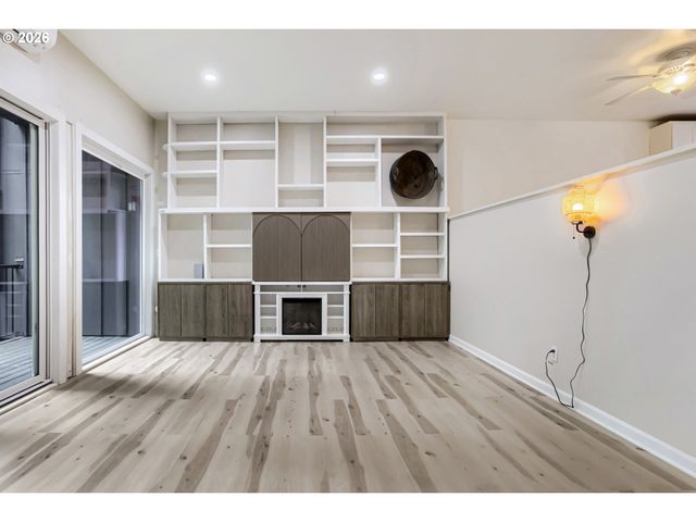 4 TOUCHSTONE 111, Lake Oswego, OR 97035