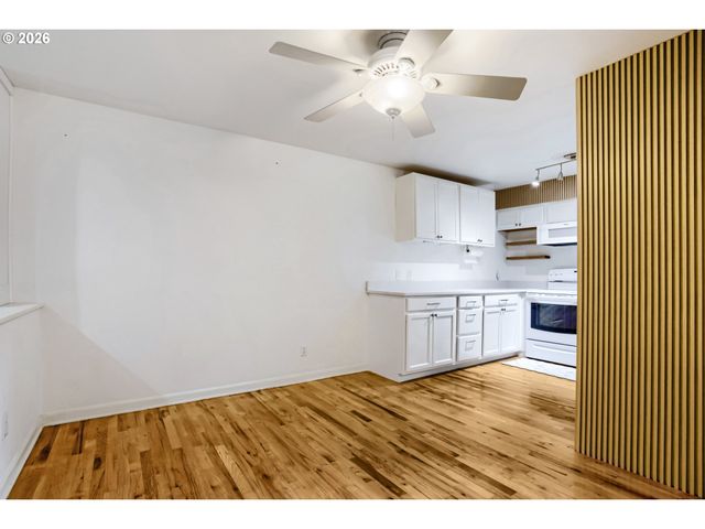 4 TOUCHSTONE 111, Lake Oswego, OR 97035