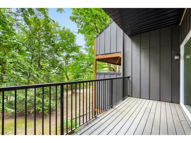 4 TOUCHSTONE 111, Lake Oswego, OR 97035