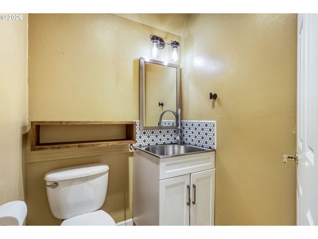 4 TOUCHSTONE 111, Lake Oswego, OR 97035