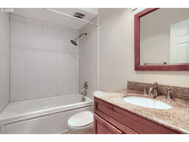 4 TOUCHSTONE 111, Lake Oswego, OR 97035