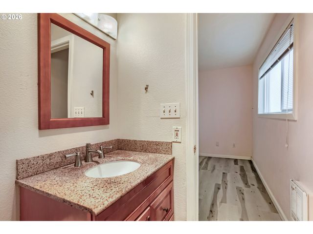 4 TOUCHSTONE 111, Lake Oswego, OR 97035