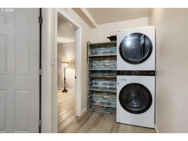 4 TOUCHSTONE 111, Lake Oswego, OR 97035