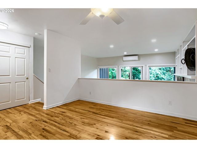 4 TOUCHSTONE 111, Lake Oswego, OR 97035