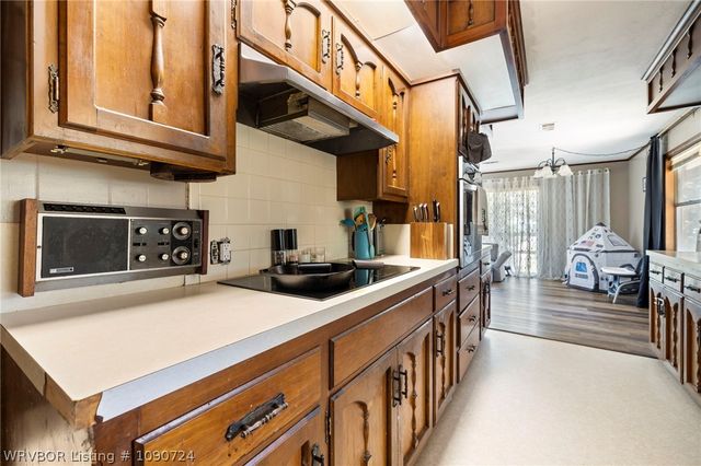 865 S Oak Street, Greenwood, AR 72936