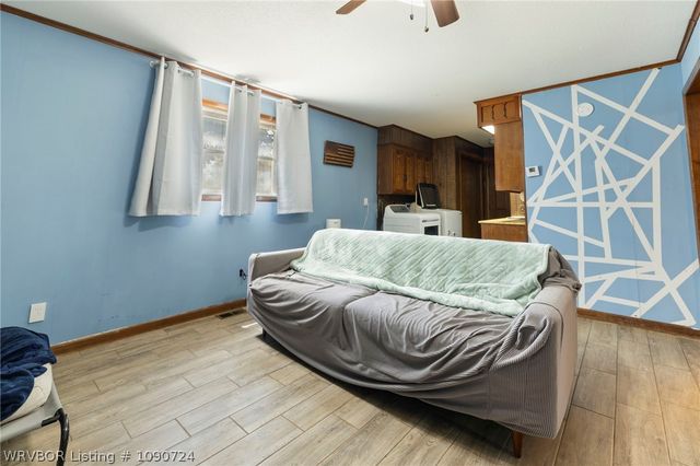 865 S Oak Street, Greenwood, AR 72936