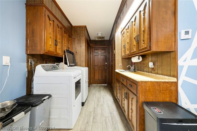 865 S Oak Street, Greenwood, AR 72936