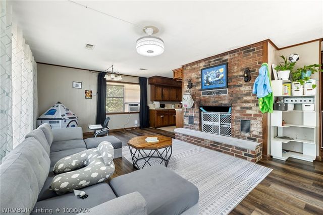 865 S Oak Street, Greenwood, AR 72936
