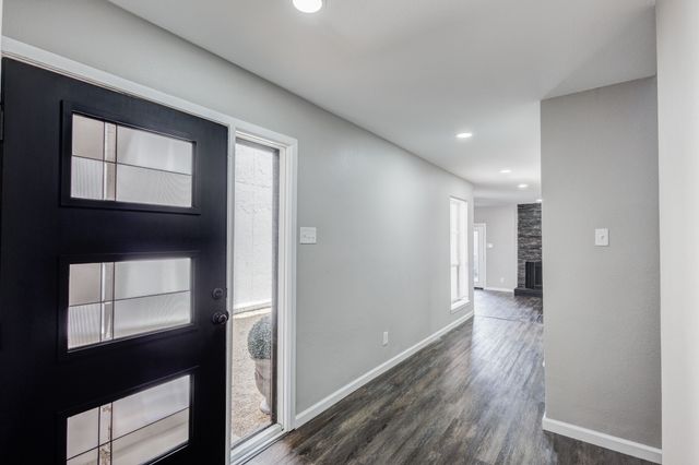 9226 Emberglow Lane, Dallas, TX 75243
