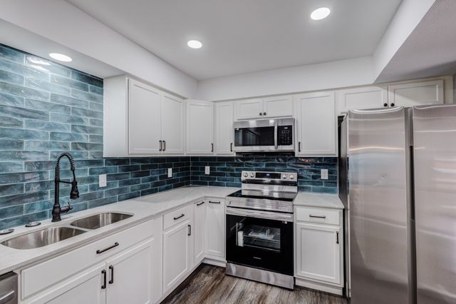 9226 Emberglow Lane, Dallas, TX 75243