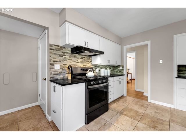 4518 Ne IRVING St, Portland, OR 97213