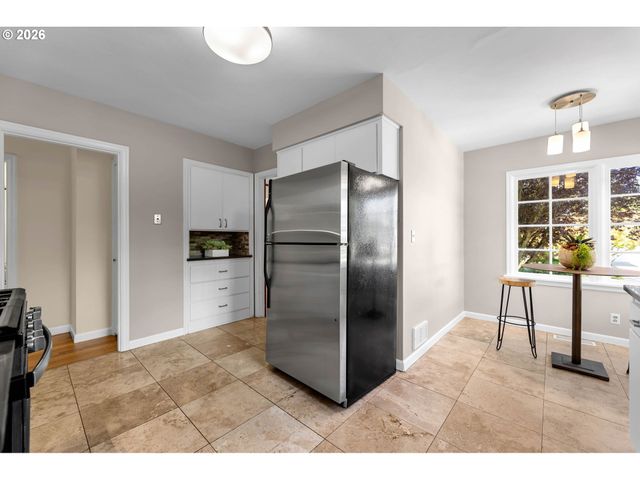 4518 Ne IRVING St, Portland, OR 97213