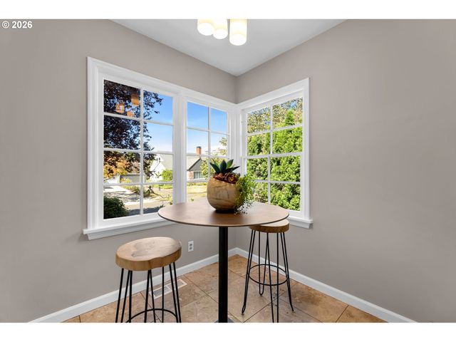 4518 Ne IRVING St, Portland, OR 97213