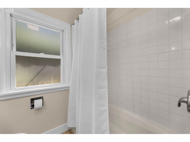 4518 Ne IRVING St, Portland, OR 97213