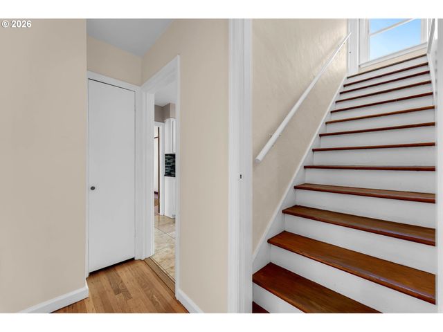 4518 Ne IRVING St, Portland, OR 97213