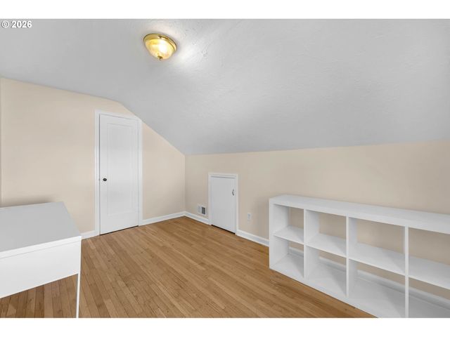 4518 Ne IRVING St, Portland, OR 97213