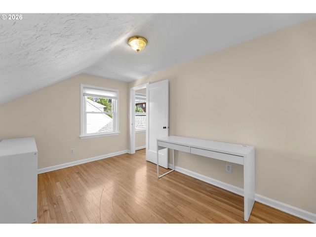 4518 Ne IRVING St, Portland, OR 97213