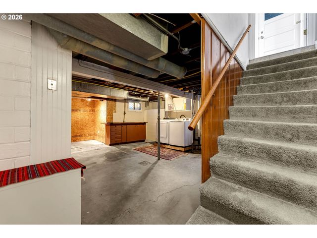 4518 Ne IRVING St, Portland, OR 97213