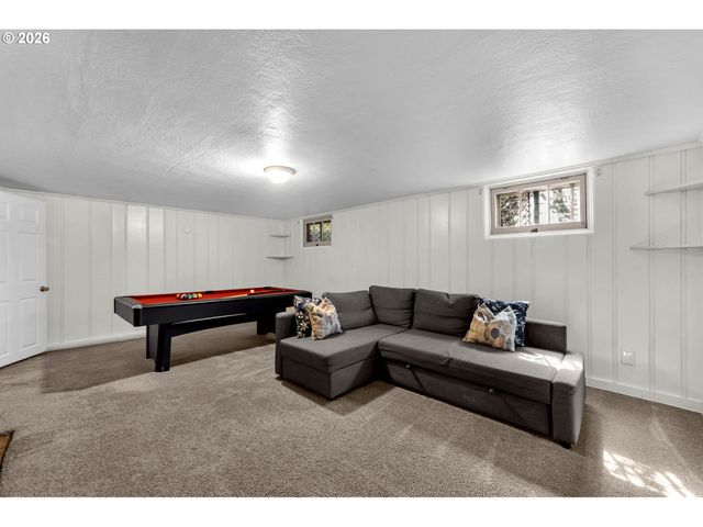 4518 Ne IRVING St, Portland, OR 97213